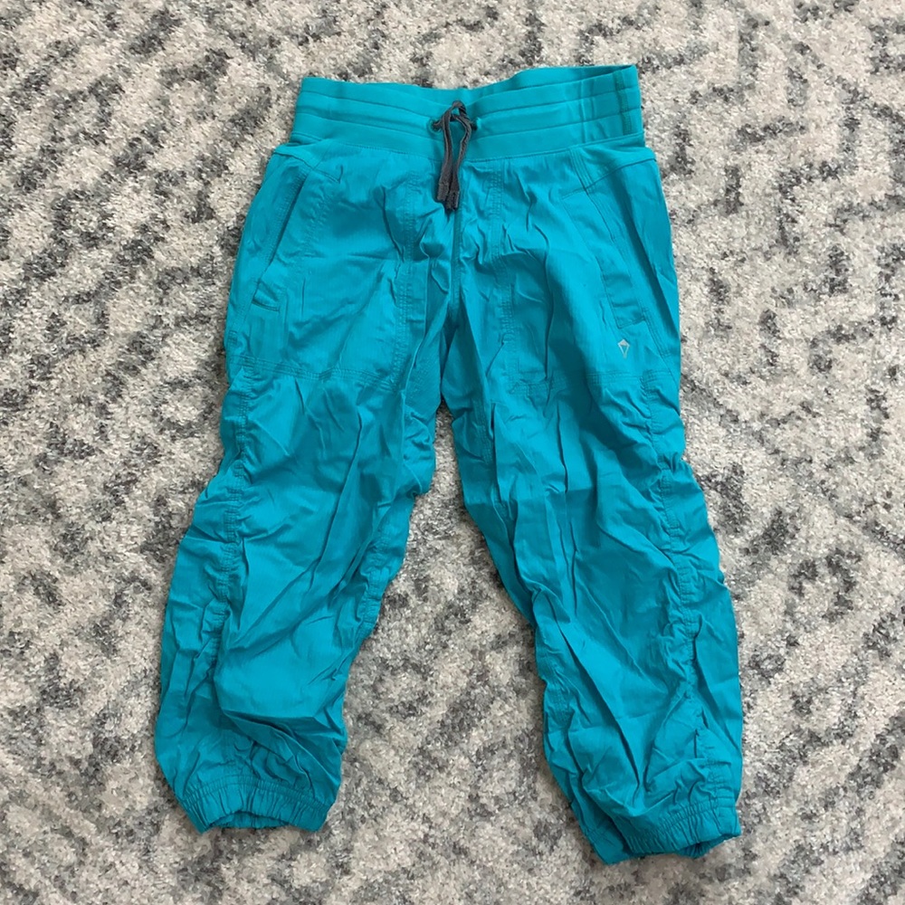 Girls Ivivva Studio Crops Size 10